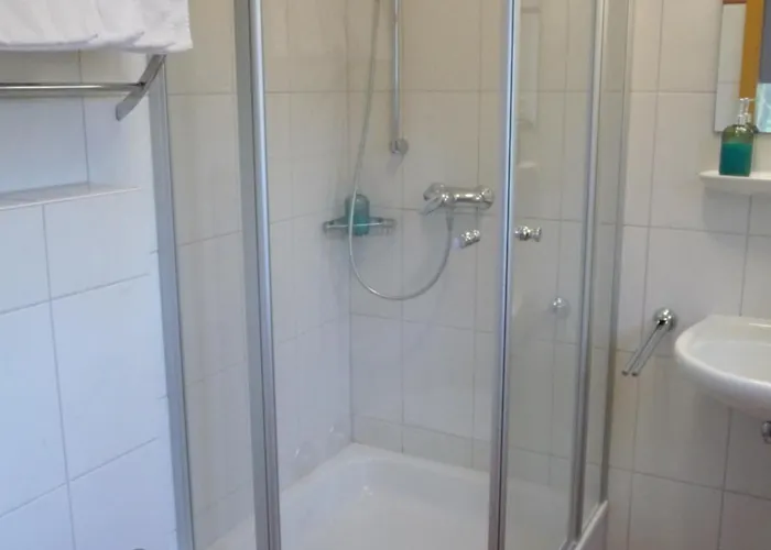 Ziegelhof 宾馆 波彭豪森